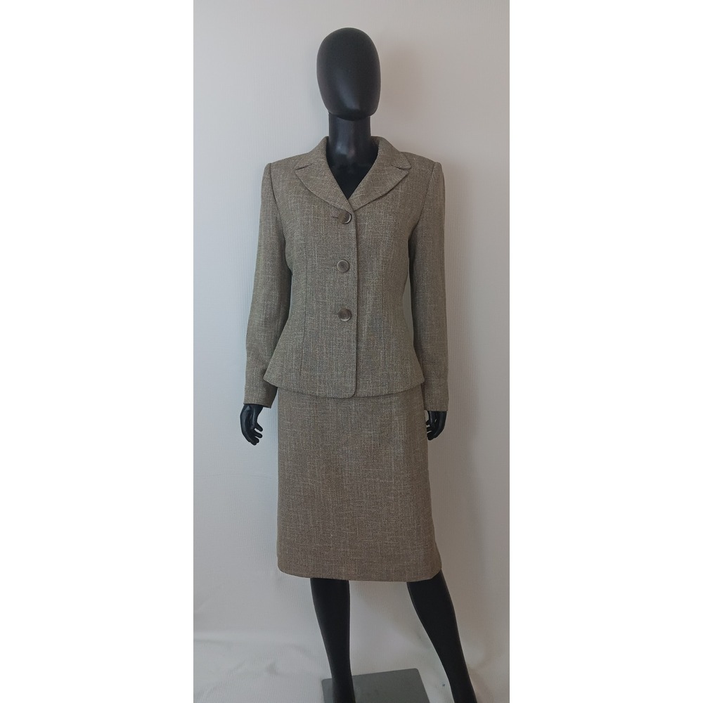 Collections For Le Suit Womens Textured Jacket size 6 Skirt size 12 Suit